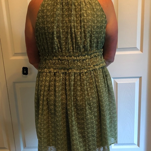 Sleeveless dress with built in lining - Picture 2 of 4